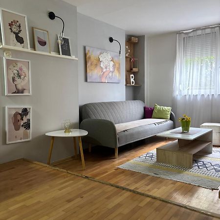 Mia'S Duplex Apartment Skopje Buitenkant foto